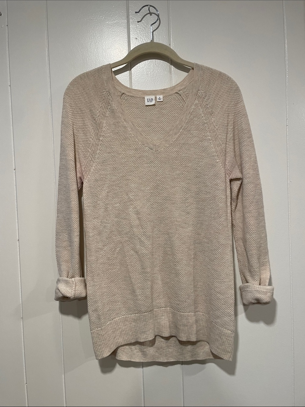 GAP Women's Light Cream V-Neck Pullover Sweater